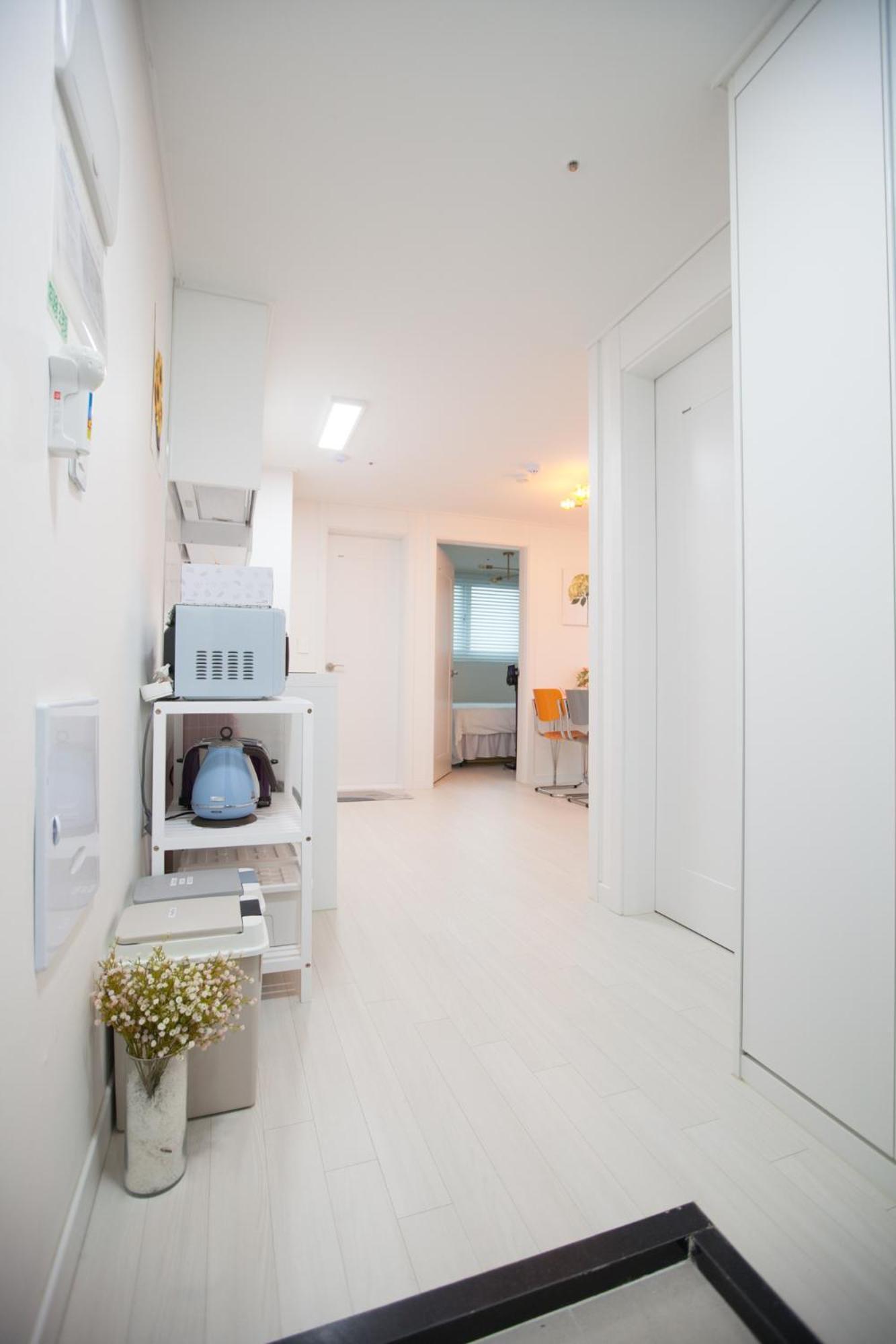 Station Joey N Ray House Apartment