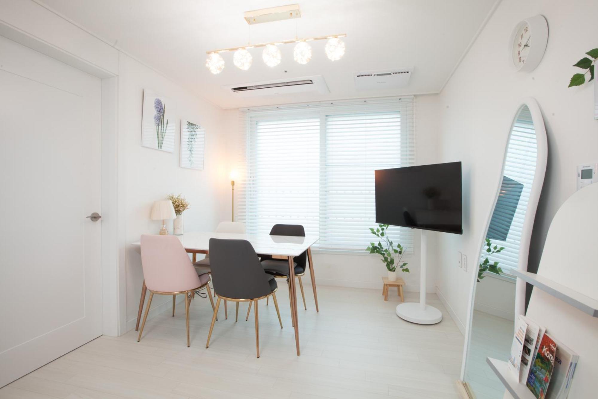 Apartment Station Joey N Ray House Seoul